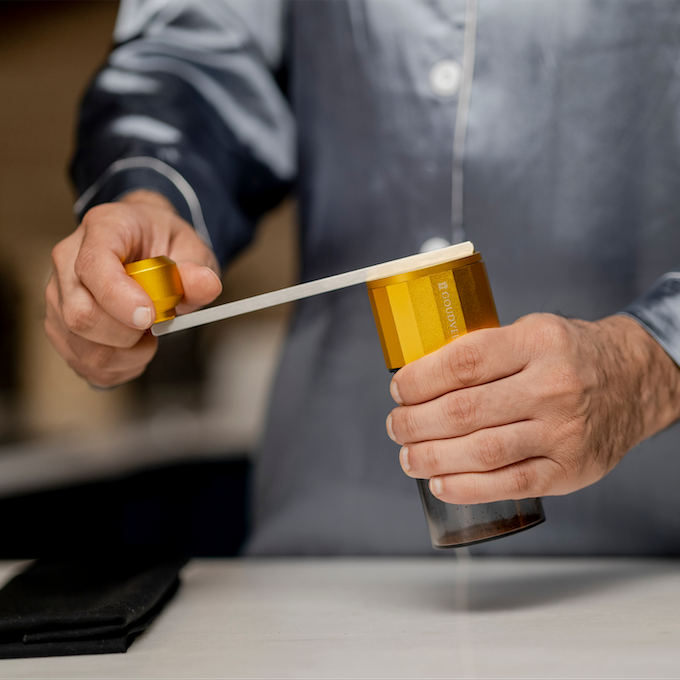 Promotional images of the Goudveer F1 portable coffee grinder.